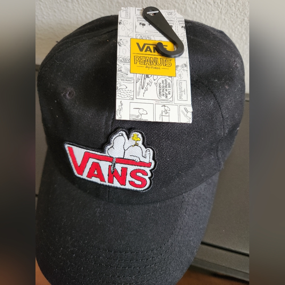 Vans x Peanuts Snoopy Court Side Baseball Hat Cap in black NWT